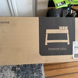 4moms Breeze Plus Portable Playard with Removable Bassinet and Baby Changing Station, Easy One-Handed Setup, from The Makers of The mamaRoo •