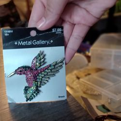 Humming Bird Pin