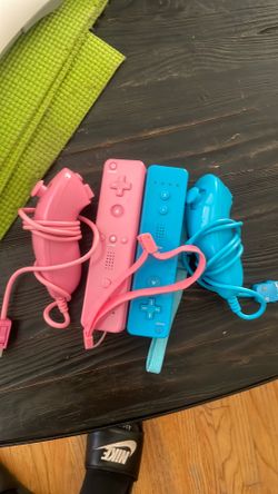 EXTRA NINTENDO WII CONTROLLERS