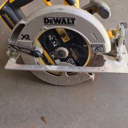 De Walt Brushless Circular Saw 