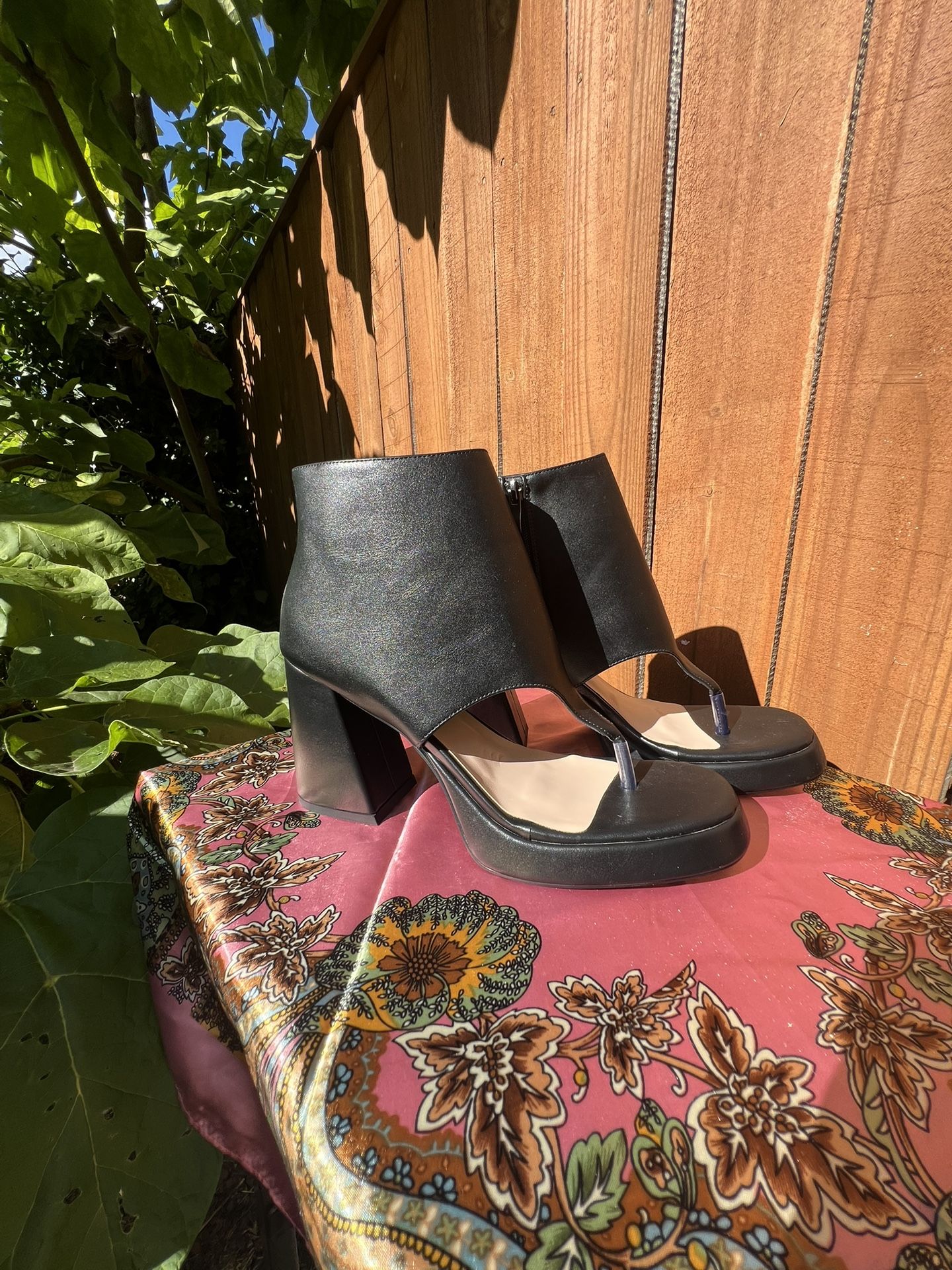 Black Cut-out Heel sz 12