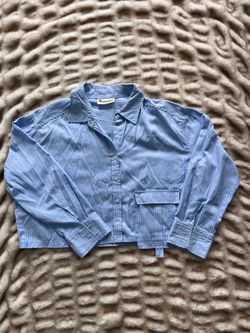 Camisa azul con rayas blancas talla XL