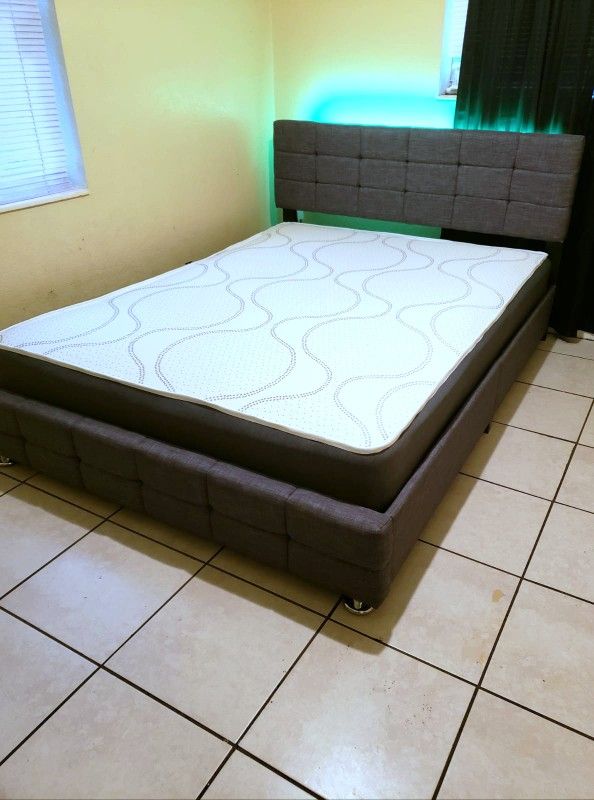 NEW QUEEN SIZE SET MATTRESS AND BOX SPRING 2PCS