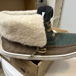 Manitobah Muk Luks Suede Ankle Boots - Skoden Size 9
