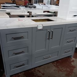 60-inch Gray Bathroom Vanity Quartz Top And Sink Included