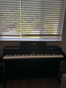 Lagrima Digital Piano with Stand