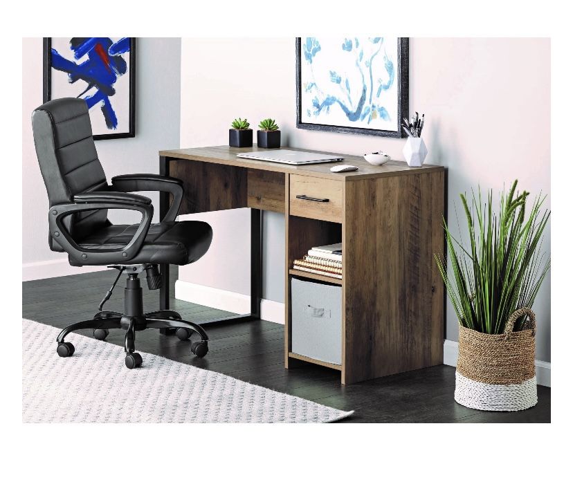 Mainstays Wood/Metal Desk, Rustic Weathered Oak Finish. See photos for description and specifications. New in Box. Local Pickup in Homestead, Florida.
