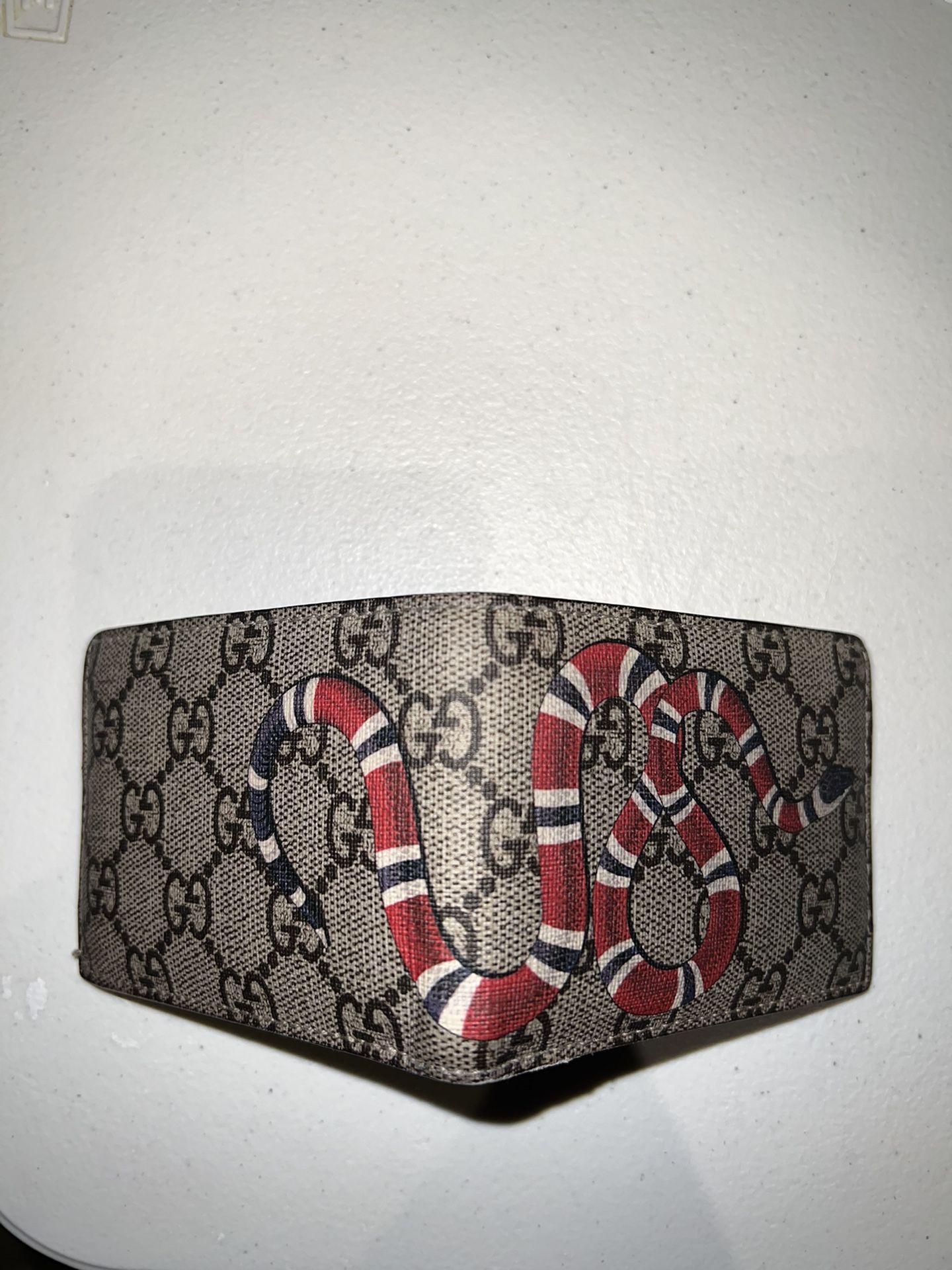 Gucci Kingsnake print GG Supreme wallet