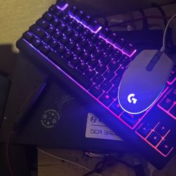 Selling a Xbox One C And Keyboard And Mouse Fast Plzzz 