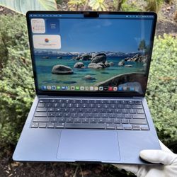 MacBook Air 13in M2 8gb Ram/ 512gb 2022 90% Battery Health 