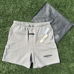 Essentials Shorts 