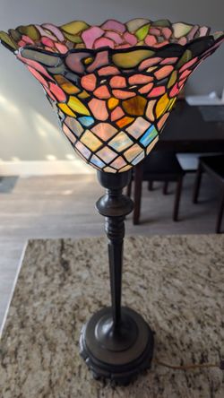Authentic Dale Tiffany Stained Glass Floral Table Lamp (Vintage 2001)