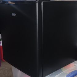 Dorm Mini Fridge 