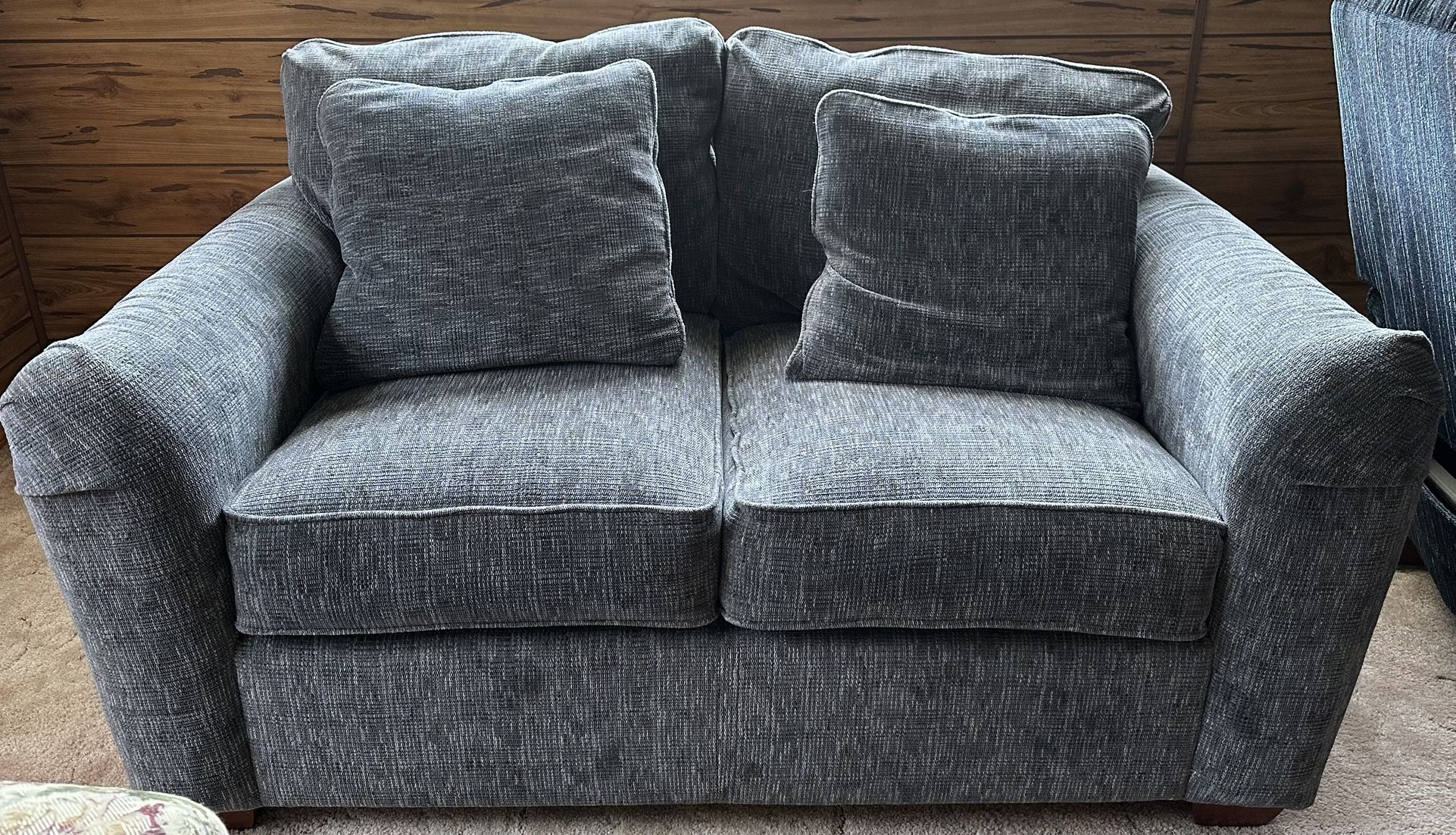 PENDING SALE * LAST CHANCE* Lazy Boy Loveseat 