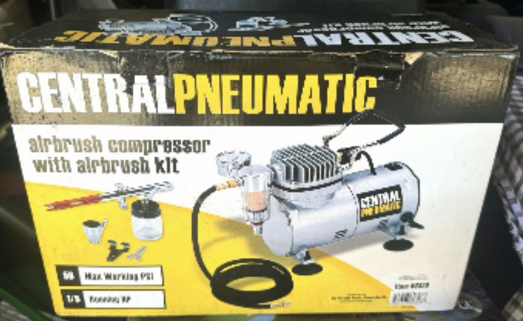 Airbrush compressor with airbrush kit