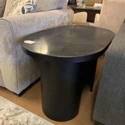 Wood/Metal Oval End Table