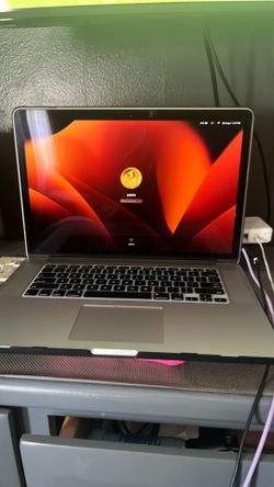 Apple laptop