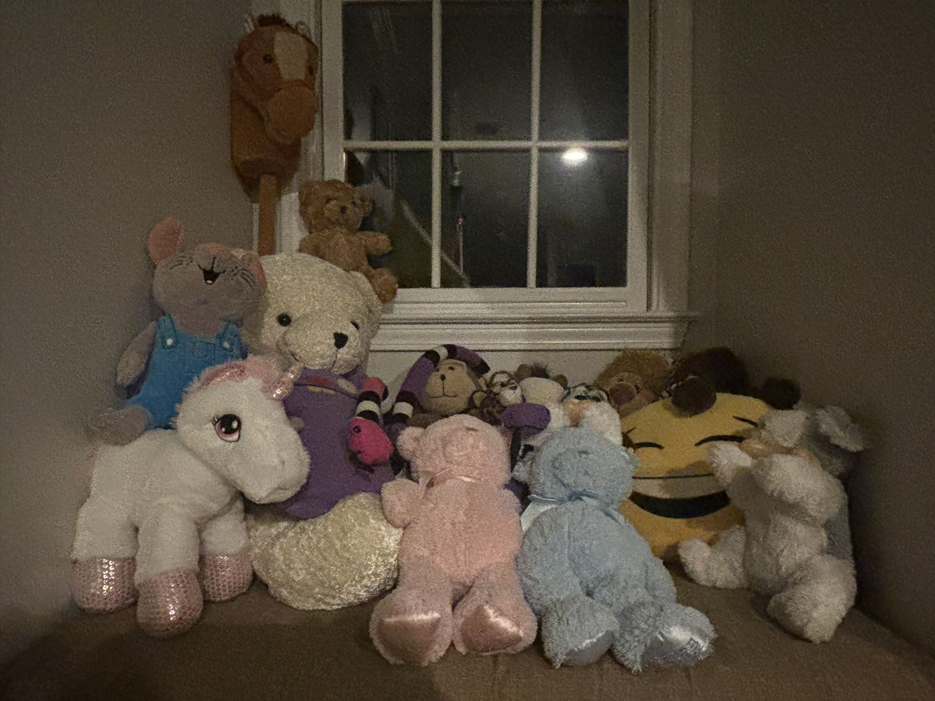 19 Assorted Stuffed Animals/Toys 🧸