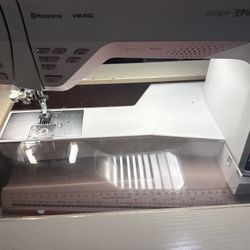 HUSQVARNA® VIKING® DESIGNER EPIC™ 2 Sewing & Embroidery Machine