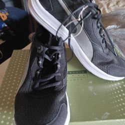 BRAND NEW PUMA  WOMEN  SHOES & SIZE 10 ......😊😍 