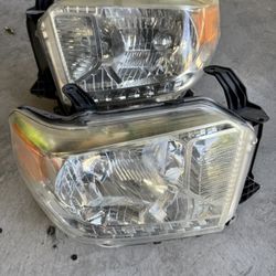 14-21 Toyota Tundra Headlights