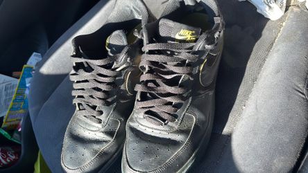 Nike Air Force 1’07 “ black university gold 10.5