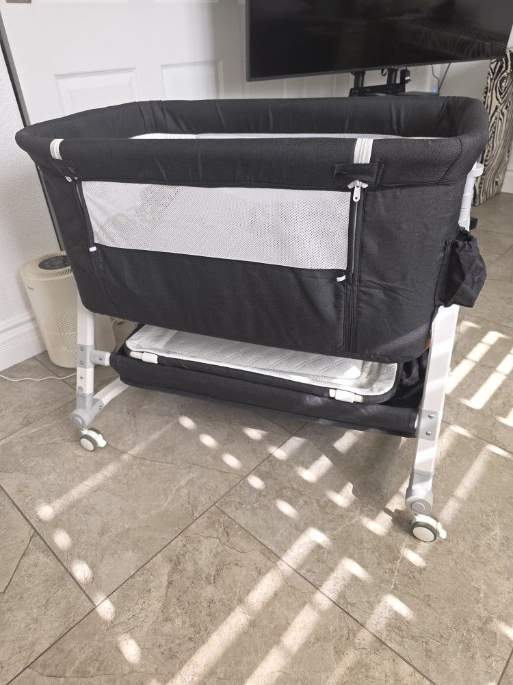 Baby Bassinet / Crib