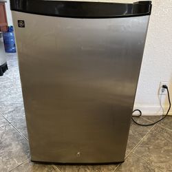 GE Mini Stainless Fridge 