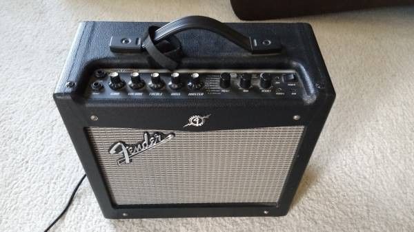 Fender
Mustang 1 v2 guitar amplifier in mint condition