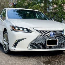 2021 Lexus ES300h Luxury