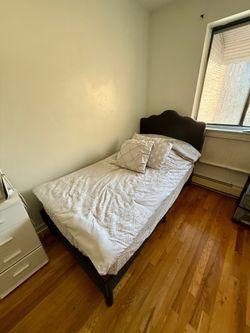 TWIN MATTRESS - EXCELLENT CONDITION