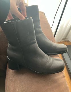 $20, Women’s boots size 7.5