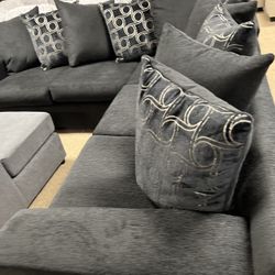 Absolutely Stunning Nice Sectional!