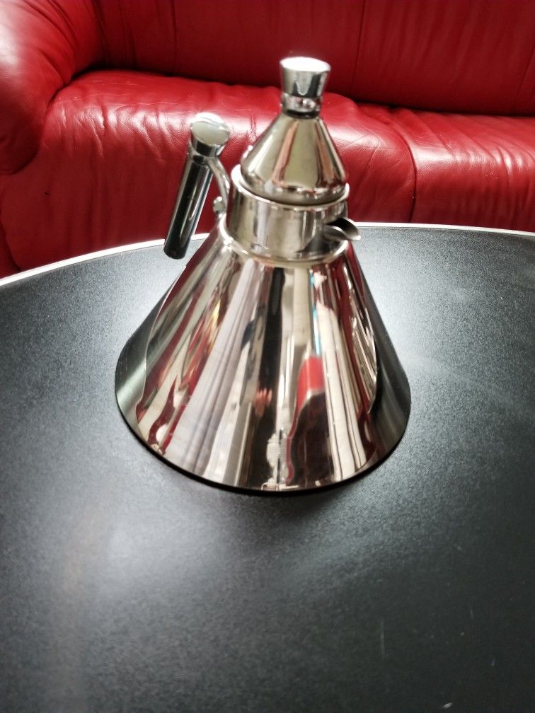 Contemporary tea Kettle