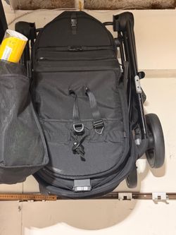 Free strollers/ carriolas gratis
