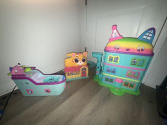 Gabby’s Dollhouse 25” Celebration (Rainbow) + Cat Friend Ship + SuperKitties HQ – Lights & Sounds Bundle