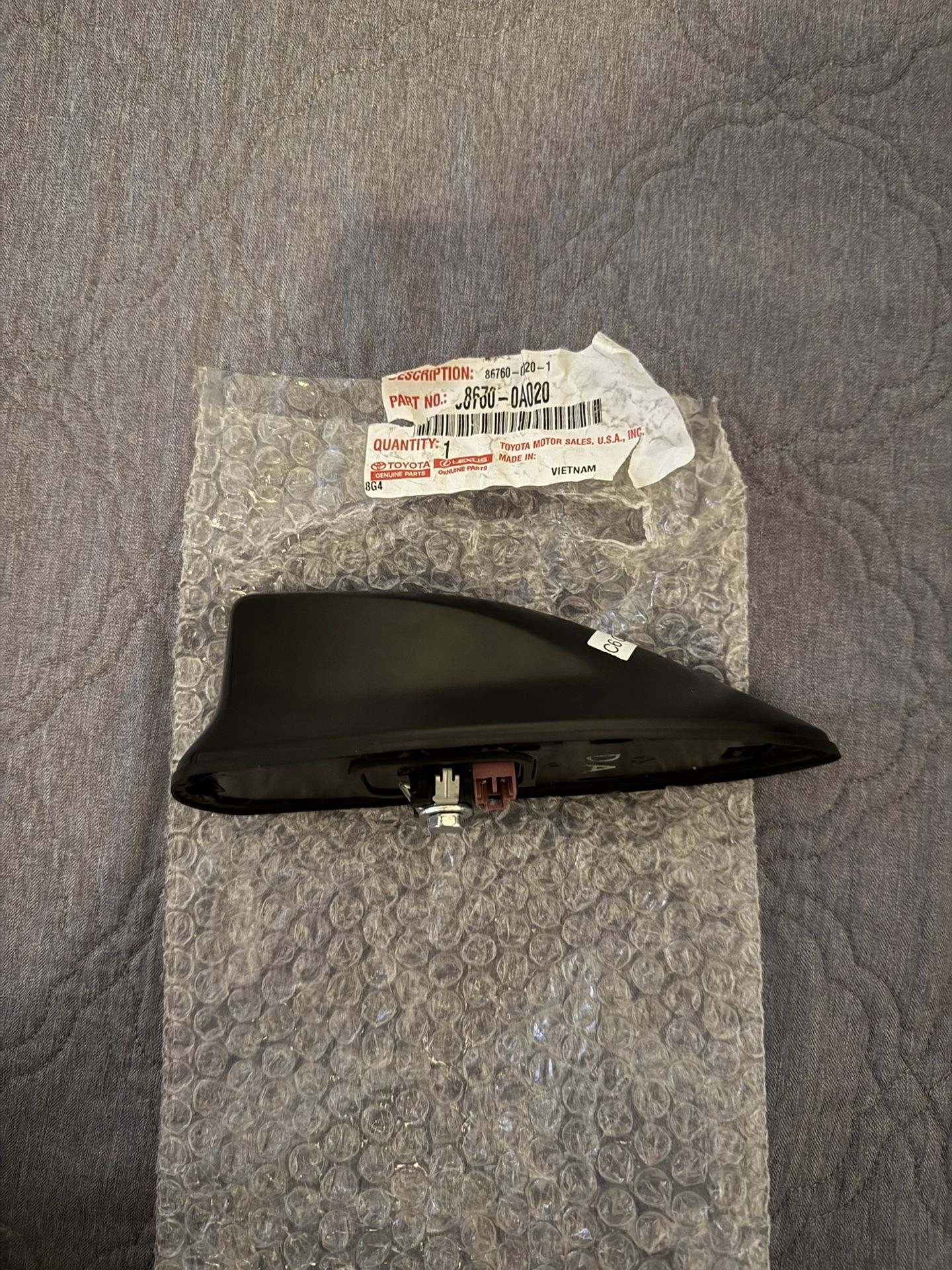 22-25 Toyota Tundra OEM Shark Fin Antenna And Antenna Cover