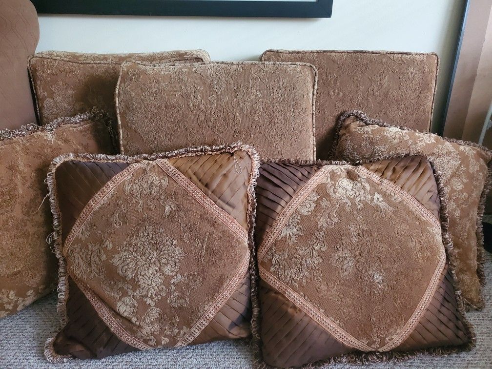 cushions all for $15 Todos Por $15 Pet-free and Smoke-free Home