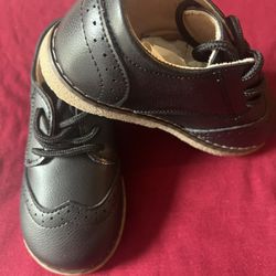 Boys Black Shoes Size 9.5