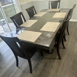 Amazing! Dining Table 8 Seater ! Amazing