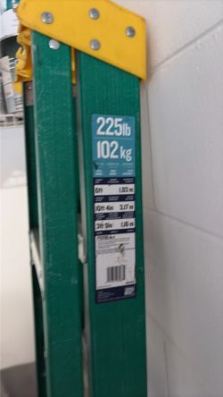 Like New ladder 6 ft ladder