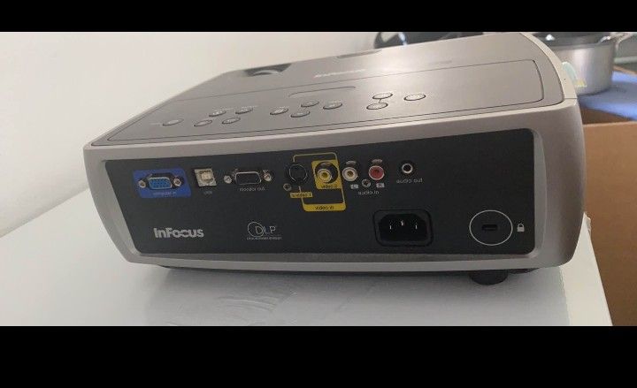 INFOCUS PROJECTOR