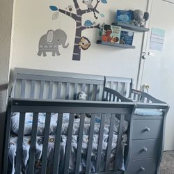 Mini Crib W/Dresser