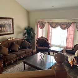 Dining room furniture set