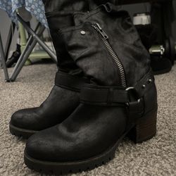 Woman’s Boots 