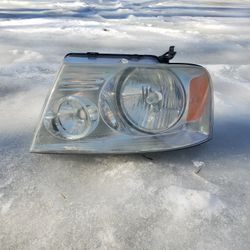 2007 Ford F150 Headlights (passenger and driver side) 