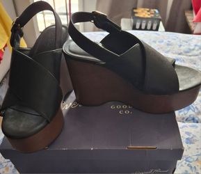 Naomi Heels size 6 with Memory foam