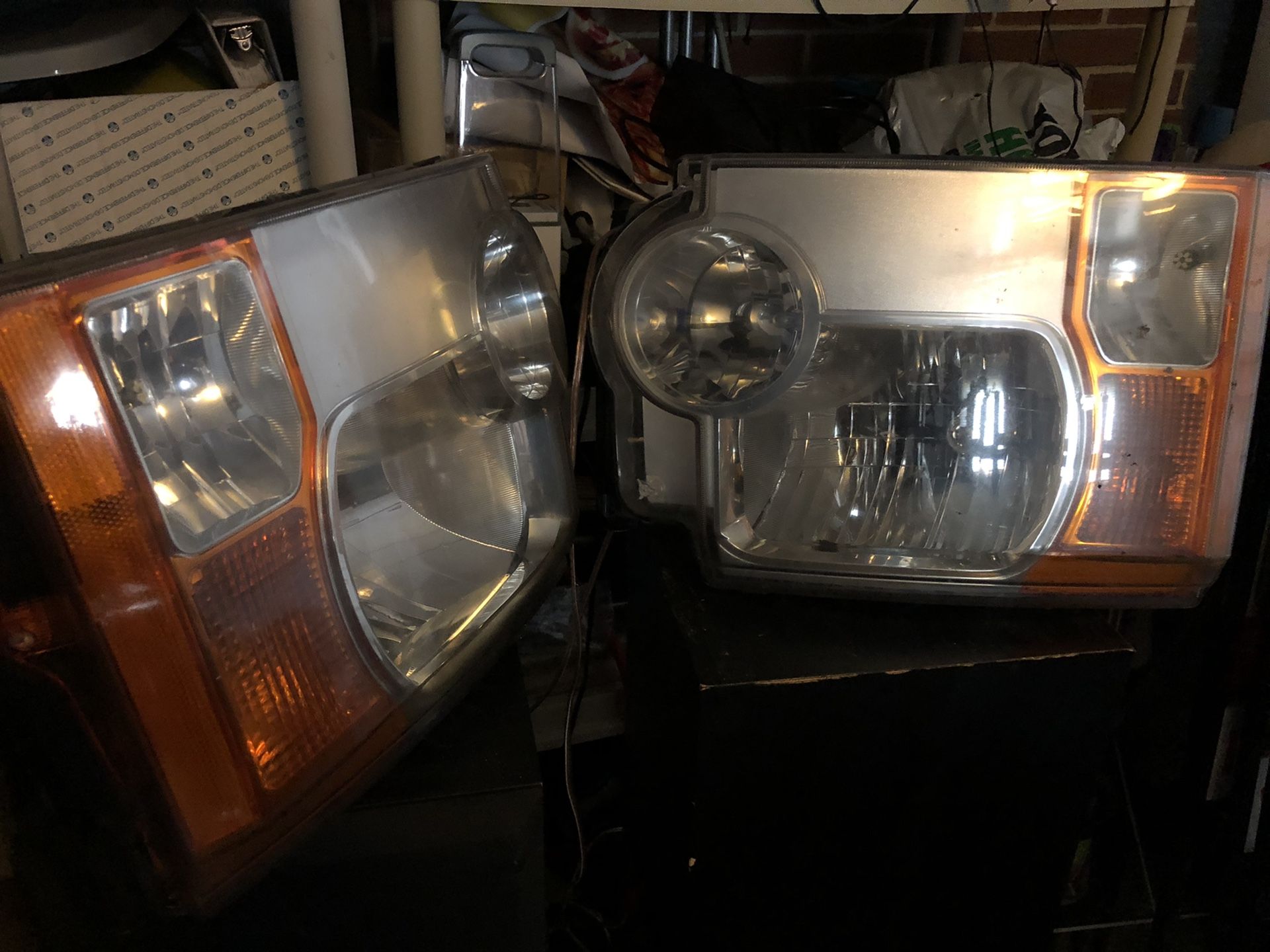 Used Land Rover LR3 headlight assembly