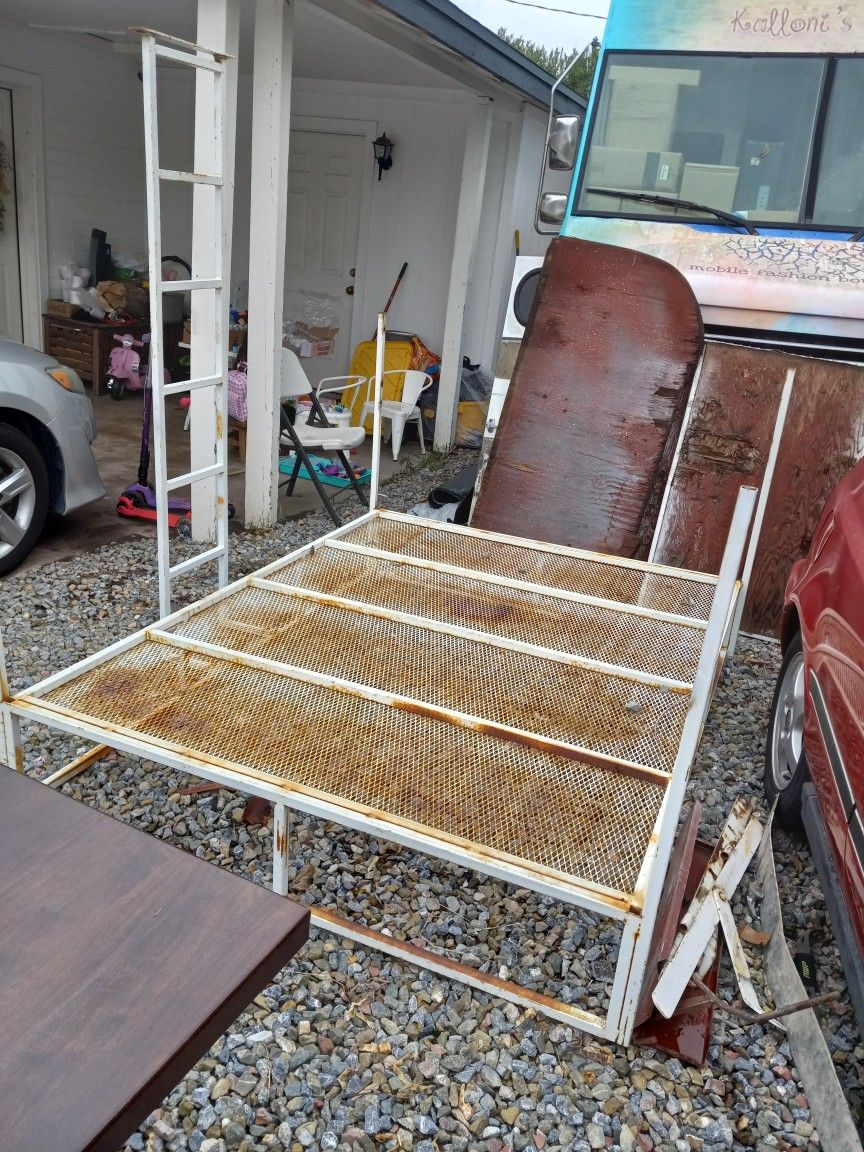 Hay RACK. ...READY TO INSTALL IT.
