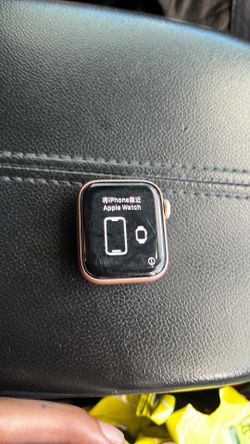 Rose gold Apple Watch SE